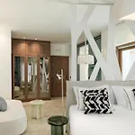 Lyo Ii Boutique Hotell